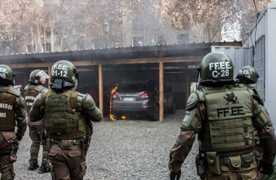 Adjudicación de atentado incendiario contra automóviles