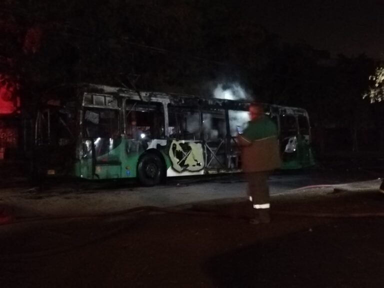 Adjudicación de atentado incendiario contra bus del transantiago